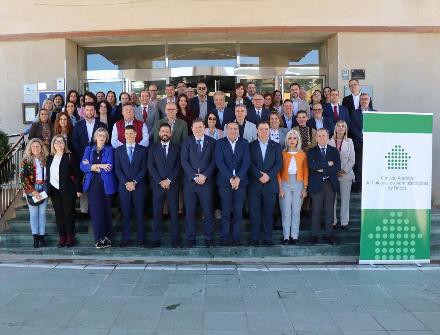 La Junta de Gobierno del Colegio de Administradores de Fincas de Jaén ha participado en las III Jornadas de Juntas de Gobierno de los CAF Andaluces, celebradas en Antequera.
⠀
Un encuentro de trabajo y reflexión donde se han compartido ideas, experiencias y líneas de actuación para seguir impulsando el presente y el futuro de la profesión.
⠀
 Cerramos estas jornadas con una hoja de ruta clara y renovada ilusión para continuar fortaleciendo el trabajo colegial y mejorar el servicio a las comunidades de propietarios.
⠀
👏 Gracias a todos los ponentes, organizadores y compañeros por hacerlo posible.
¡Seguimos avanzando juntos!
⠀
#CAFJaén #AFColegiados #AdministradoresDeFincas #CAFINCAS #Jornadas #TrabajoColegiado #Antequera