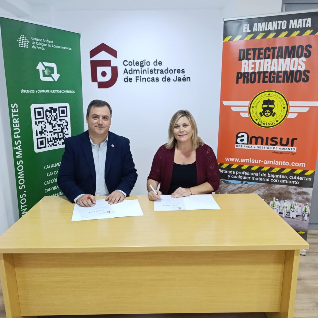 El Colegio de Administradores de Fincas de Jaén continúa ampliando los servicios y recursos disponibles para sus colegiados con la firma de un nuevo convenio de colaboración con AMISUR, empresa especializada en la retirada y gestión de materiales con amianto. Este acuerdo permitirá acercar a los Administradores de Fincas Colegiados un servicio especializado para aquellas comunidades de propietarios que necesiten afrontar actuaciones relacionadas con la presencia de amianto en sus edificios. AMISUR dispone de los medios técnicos, humanos y documentales necesarios, así como de las acreditaciones, autorizaciones y registros requeridos para desarrollar estos trabajos. La compañía ofrece un servicio integral que acompaña al administrador durante las diferentes fases de la actuación: valoración inicial, elaboración del presupuesto, tramitación, planificación de los trabajos, retirada del material y gestión del residuo. Entre sus servicios se incluyen el desmontaje y retirada de bajantes de amianto y su sustitución por PVC, la retirada y sustitución de cubiertas de uralita, así como actuaciones sobre depósitos y jardineras de fibrocemento. Además, AMISUR presta servicios de asesoramiento medioambiental, inspecciones técnicas de amianto en edificios y gestión de residuos. Con la incorporación de este nuevo convenio, el Colegio de Administradores de Fincas de Jaén continúa reforzando su red de colaboradores y poniendo a disposición de sus colegiados soluciones profesionales que contribuyan a facilitar la gestión diaria de las comunidades de propietarios.